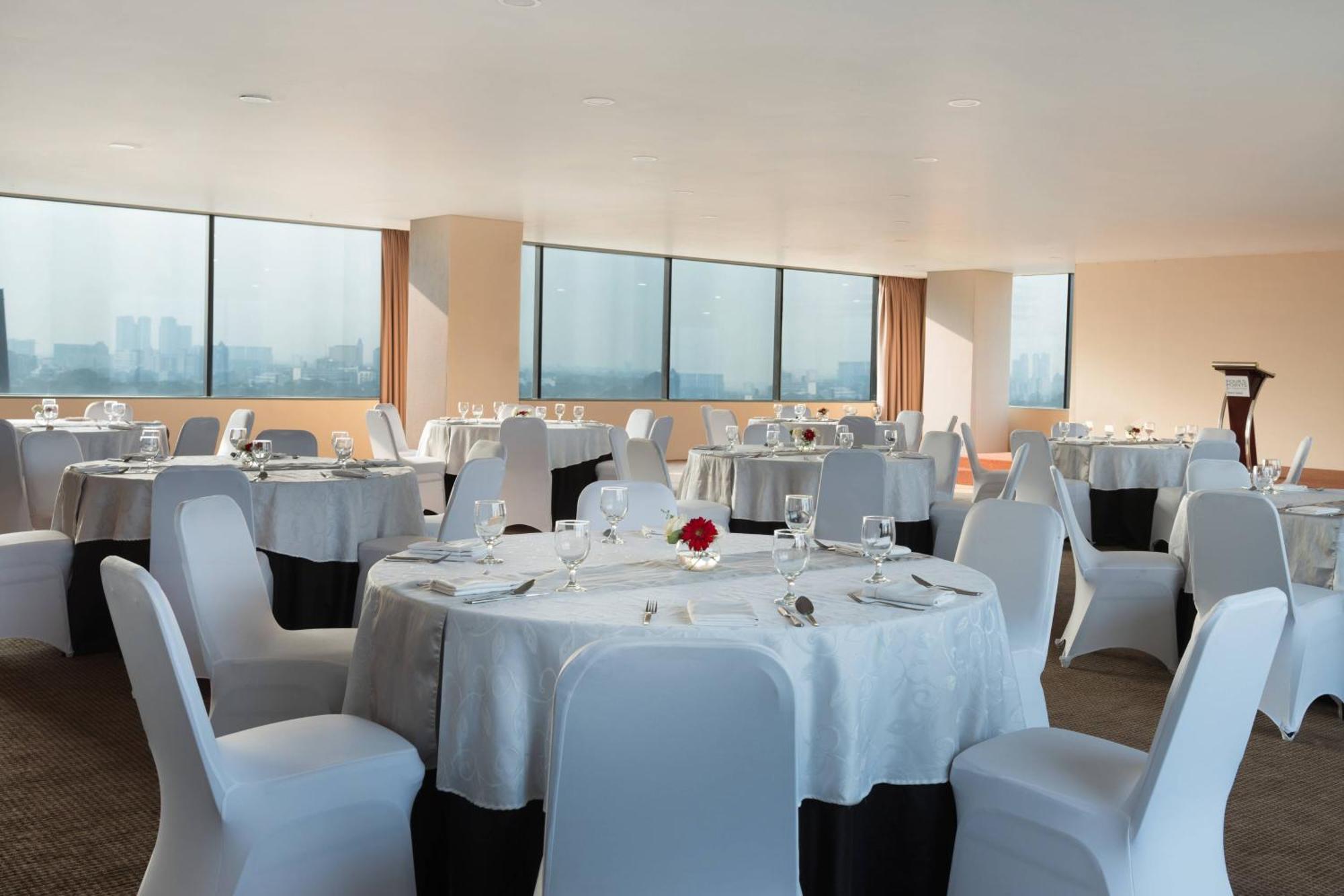 Four Points By Sheraton Jakarta Thamrin Екстериор снимка